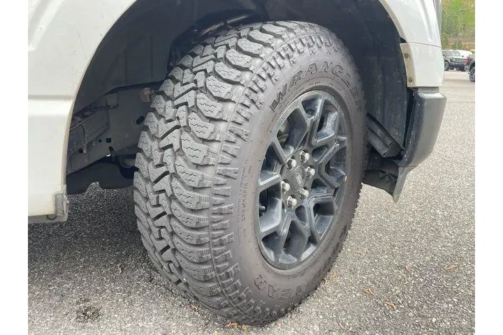 $33039 : Ford F-150 2023 4x2 XL 4dr S image 2