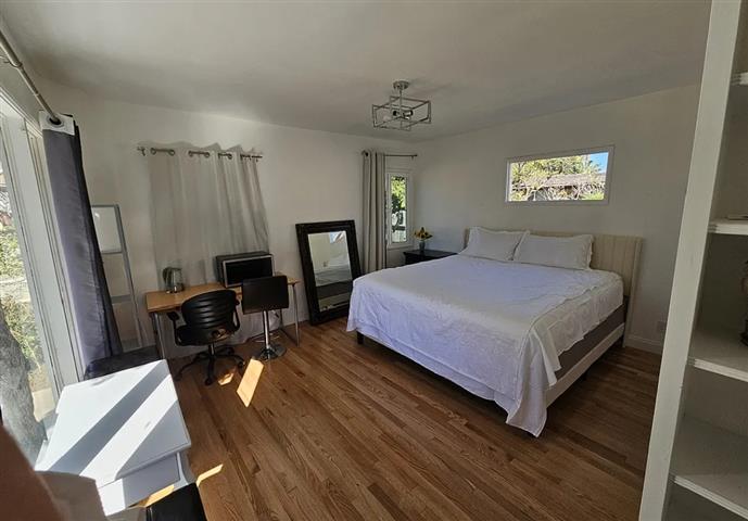 $2375 : Beautiful 3bedroom house In LA image 3