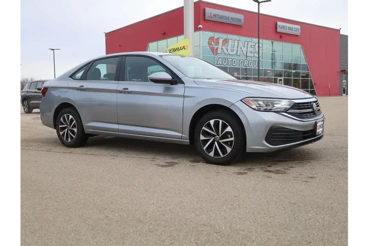 $15477 : Volkswagen Jetta 2024 S 4dr image 2