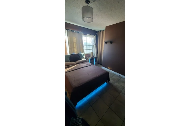 $1150 : Cuarto amueblado en renta image 2
