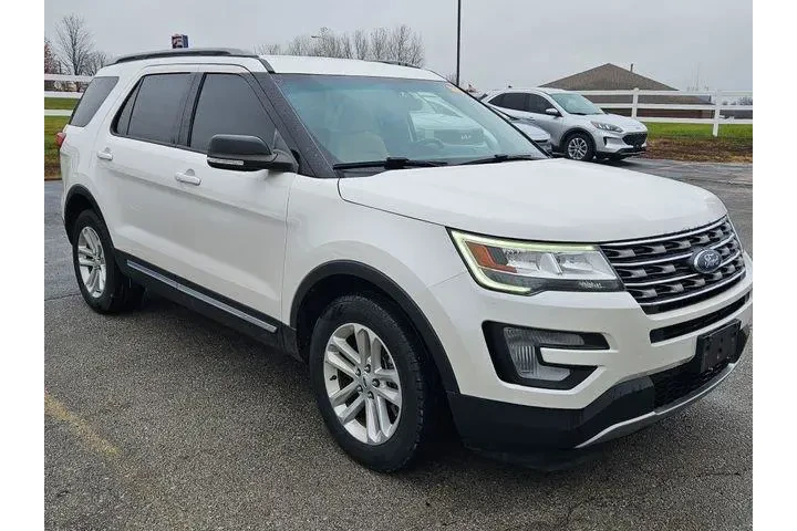 $10500 : Ford Explorer 2017 XLT 4dr S image 1