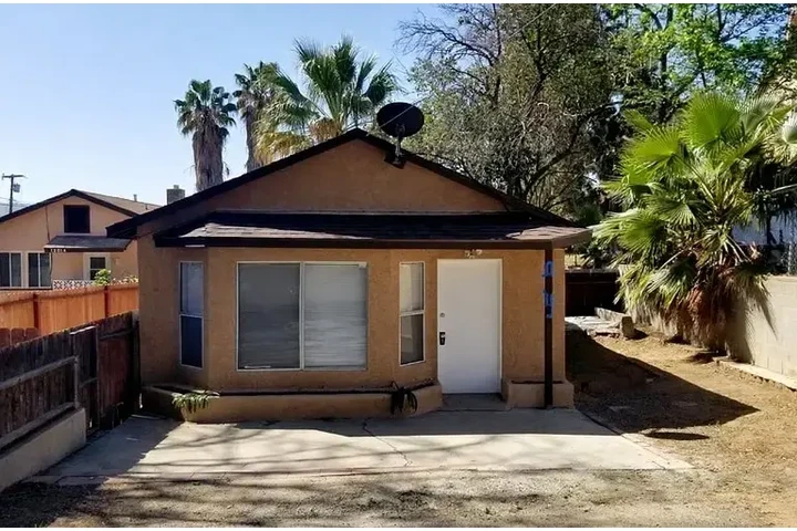 $1195 : Fresh 1bd 1ba @ Riverside image 1