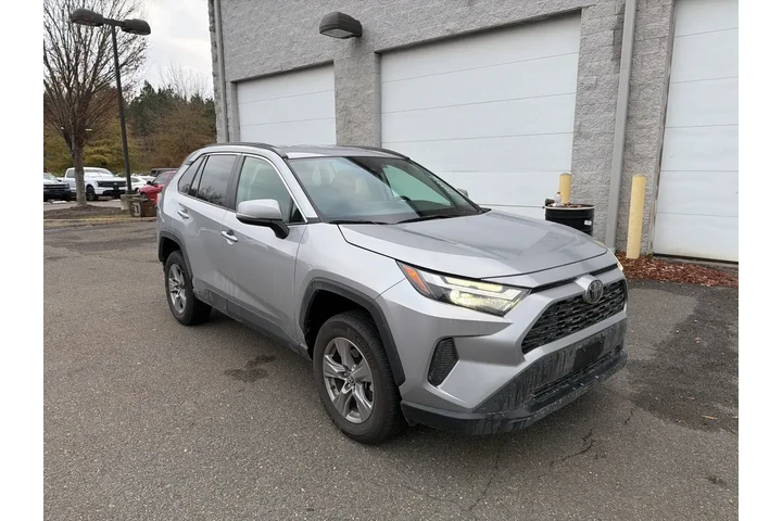 $25500 : Toyota RAV4 2024 XLE 4dr SUV image 1