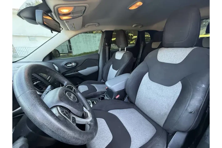 $5400 : 2014 Cherokee Sport image 7