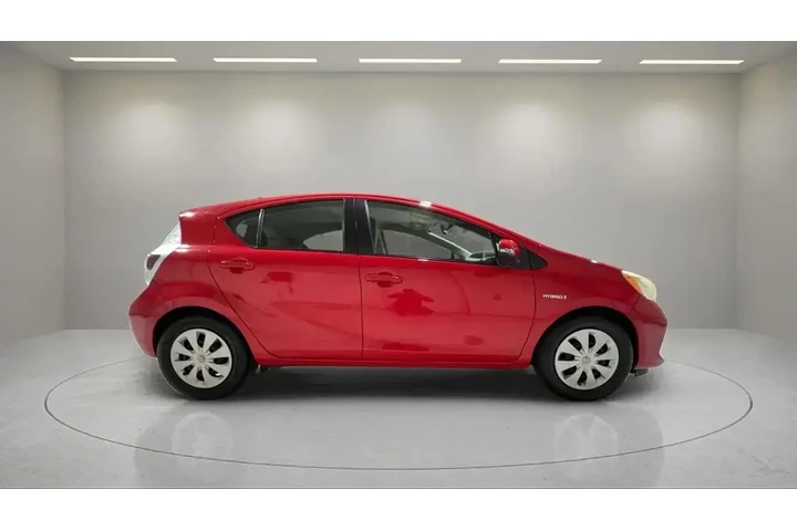 $13495 : Toyota Prius c 2014 Four 4dr image 2