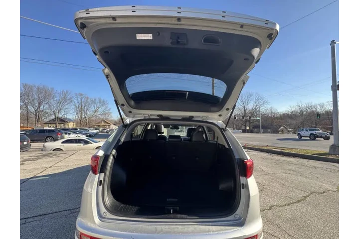 $7999 : 2018 Sportage EX image 9