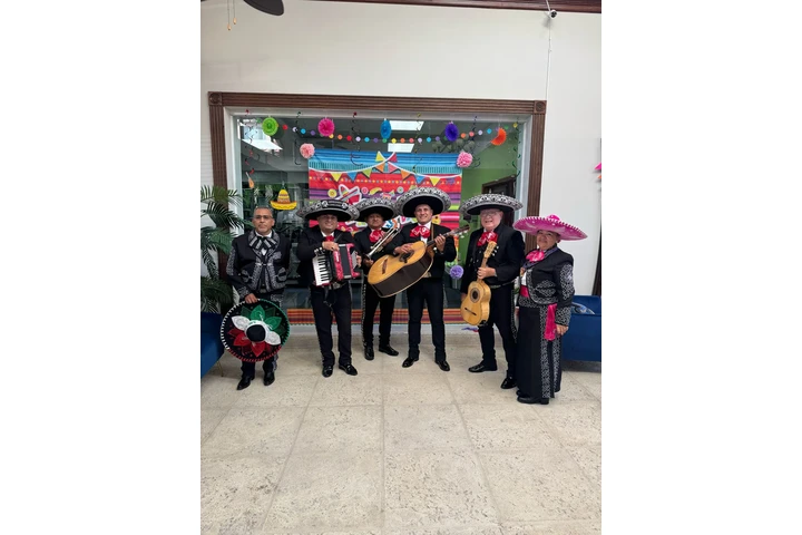 Armando y su mariachi chapala image 2