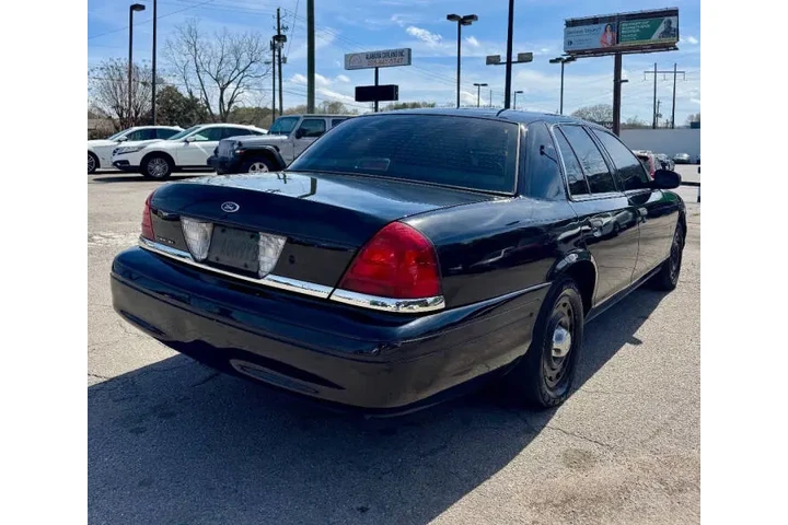 $5900 : 2006 Crown Victoria image 9