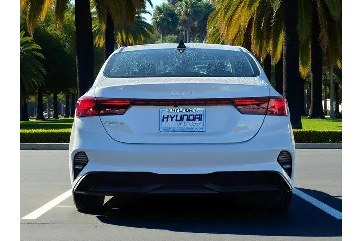 $17900 : Kia Forte 2023 LXS 4dr Sedan image 6