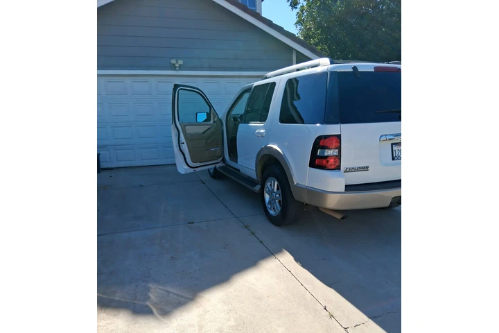 $3990 : Ford explorer image 2