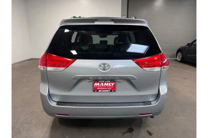 $16952 : Toyota Sienna 2014 image 4