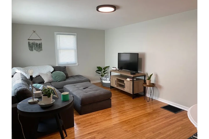 $1600 : 3BEDROOM READY TO MOVE IN image 3