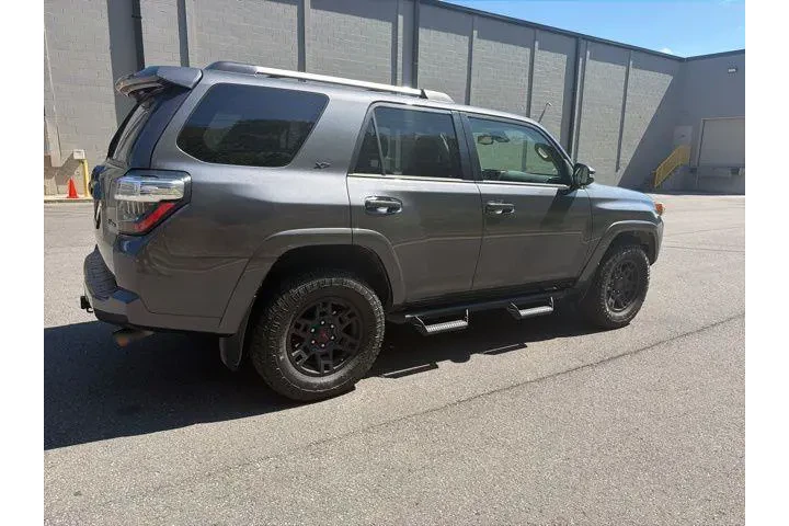 $31790 : Toyota 4Runner 2021 4x4 SR5 image 6