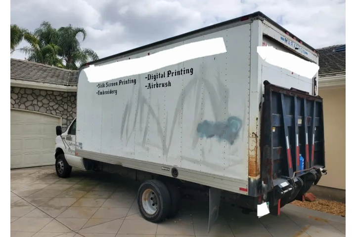 $12 : 1999 Ford E450 Super Duty image 1