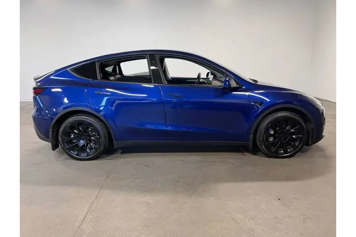 $31940 : Tesla Model Y 2023 AWD Long image 2
