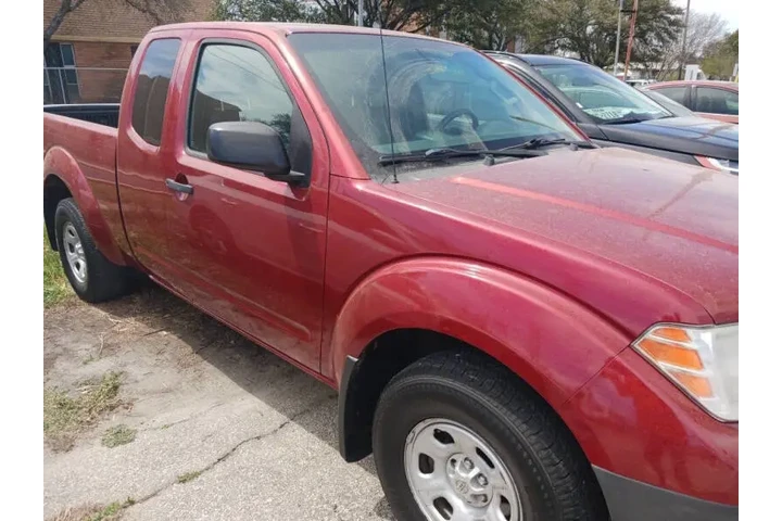 $12800 : 2017 Frontier S image 5