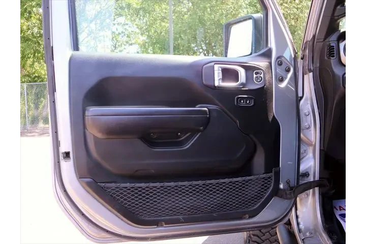 $29699 : Jeep Gladiator 2020 4x4 Spor image 10