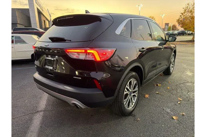 $24010 : Ford Escape 2022 AWD SEL 4dr image 6