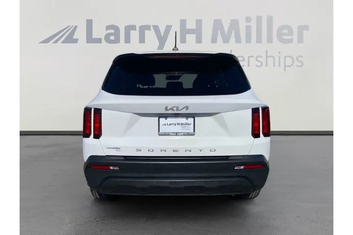Kia Sorento 2022 LX 4dr SUV image 4