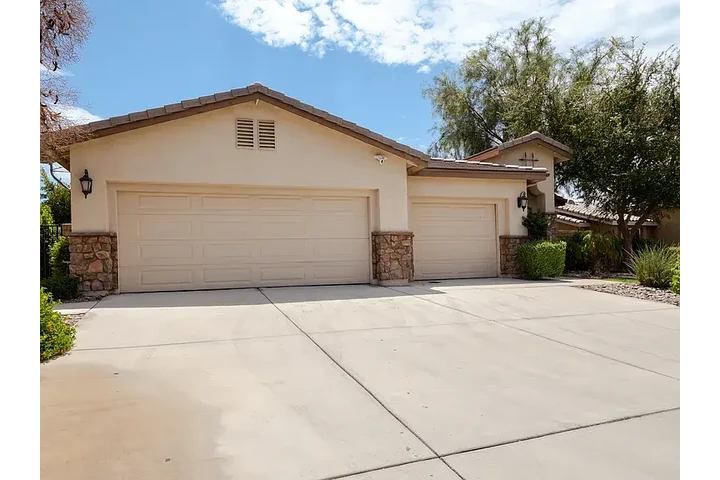 $1000 : 3 beds 2 bath house for rent image 2