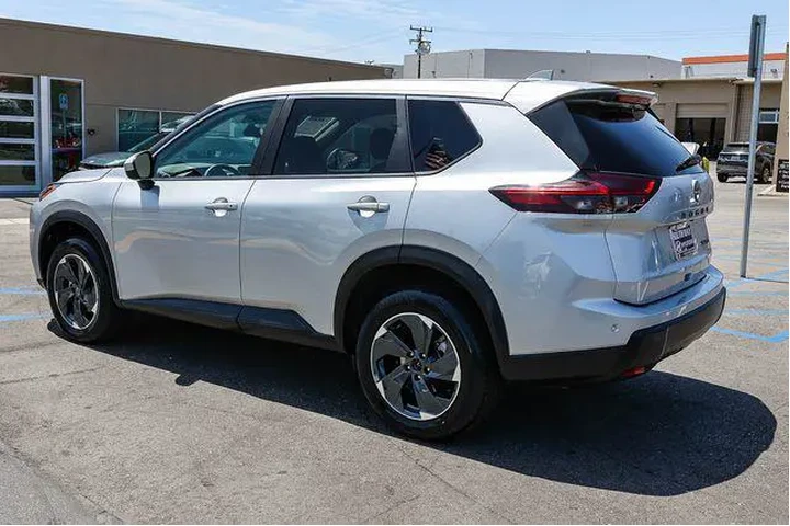 $19998 : Nissan Rogue 2024 AWD SV 4dr image 4