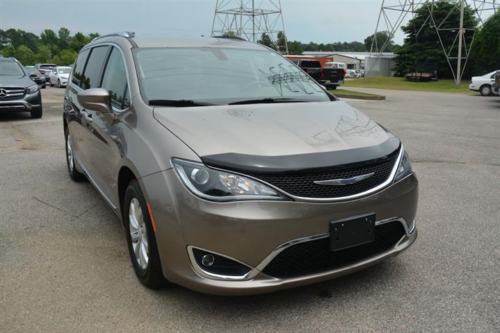 2018 Pacifica Touring L image 4