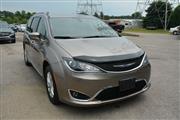 2018 Pacifica Touring L thumbnail