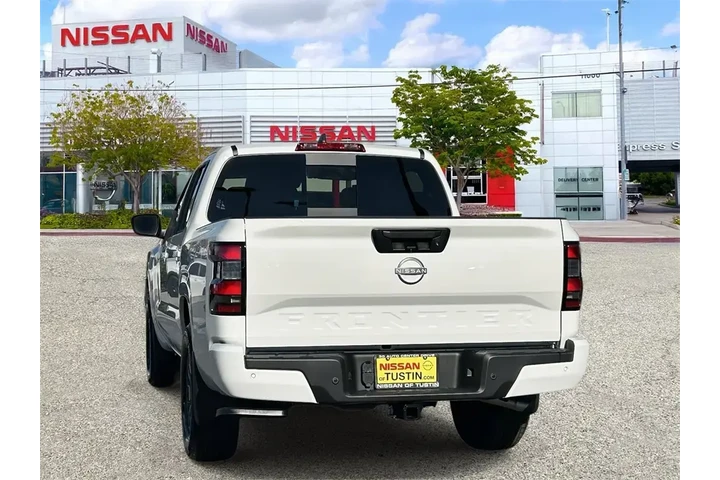 $39615 : Nissan Frontier 2026 4x2 SV image 3