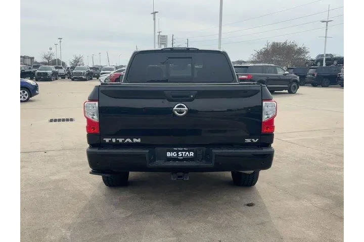 $25495 : Nissan Titan 2021 4x2 SV 4dr image 4