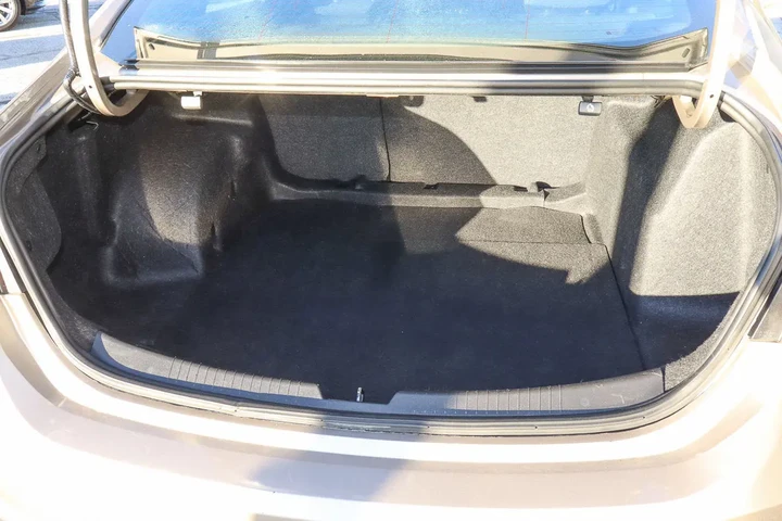 $15688 : 2023 Malibu LT image 9