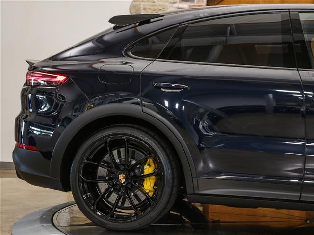 2023 Cayenne Turbo GT SUV image 4