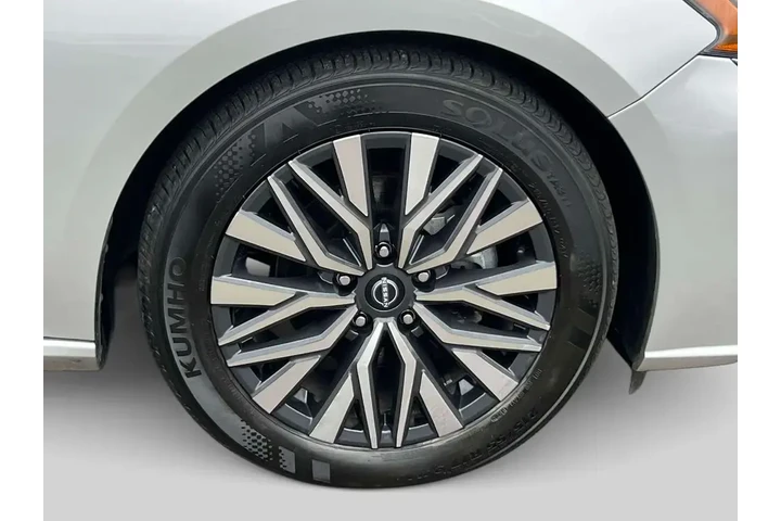 $18785 : Nissan Altima 2024 2.5 SV 4d image 8