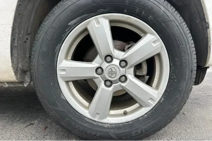 $8995 : Toyota RAV4 2008 4x4 Base 4d image 7