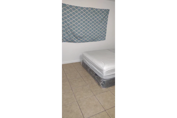 $550 : rento cuarto image 3