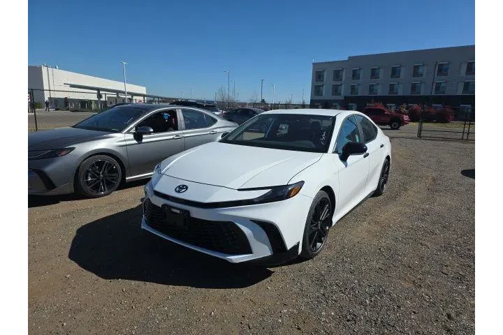 $38900 : Toyota Camry 2026 SE 4dr Sed image 3