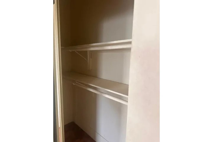 $900 : Amplo cuarto de renta image 3