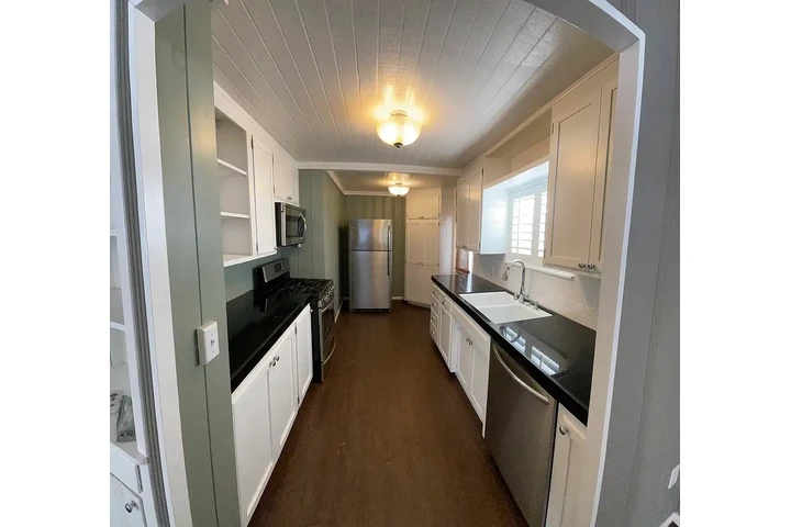 $800 : Home Rent ..Corona Del Mar, CA image 5