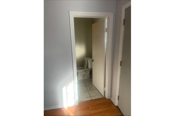 $1200 : Estudio for Rent image 3