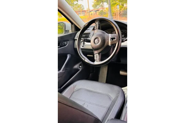 $3600 : 2012 Passat SE image 5