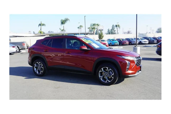 $20800 : 2025 Trax LT image 4