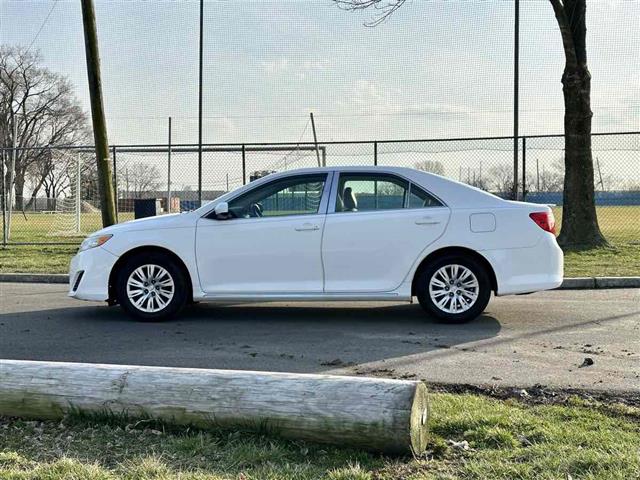 $12095 : 2013 Camry LE image 4
