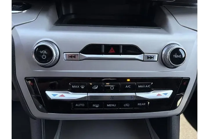 $29112 : Ford Explorer 2024 AWD XLT 4 image 6