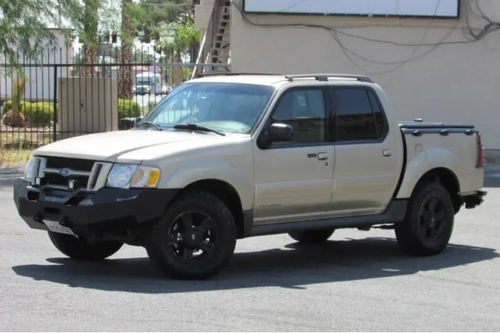 $8995 : 2001 Explorer Sport Trac image 4