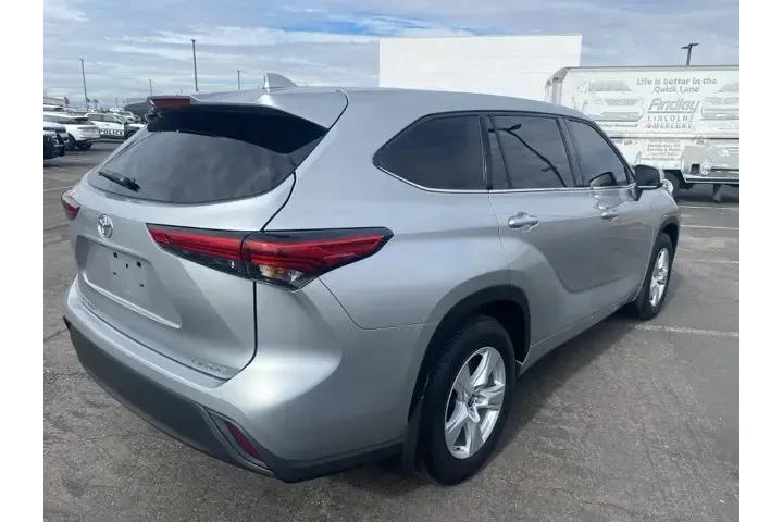 $28129 : Toyota Highlander 2021 AWD L image 5