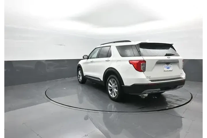 $35412 : Ford Explorer 2024 AWD XLT 4 image 5