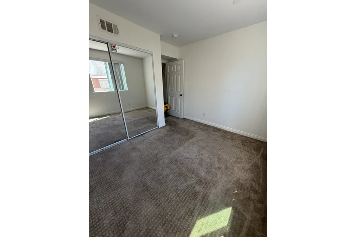 $925 : Renta de Cuarto con baño image 4