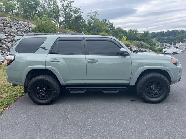 $41998 : PRE-OWNED 2022 TOYOTA 4RUNNER image 8