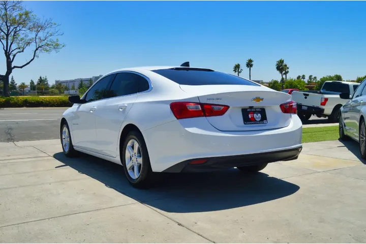 $17495 : Used 2023 Malibu 4dr Sdn LS w image 3