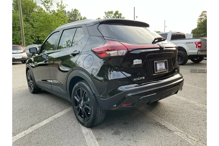$17485 : Nissan Kicks 2023 SV 4dr Cro image 7