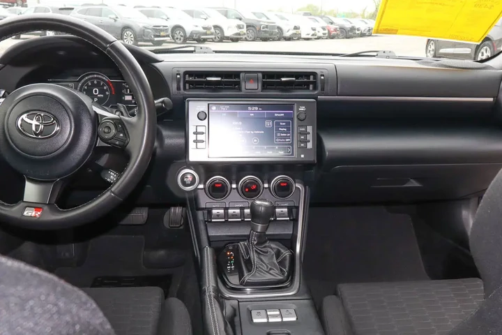 $26988 : 2022 GR86 Auto image 10